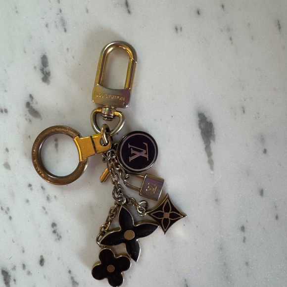 Louis Vuitton Black & Gold Enamel Key Chain/Bag Charm - Picture 2 of 12